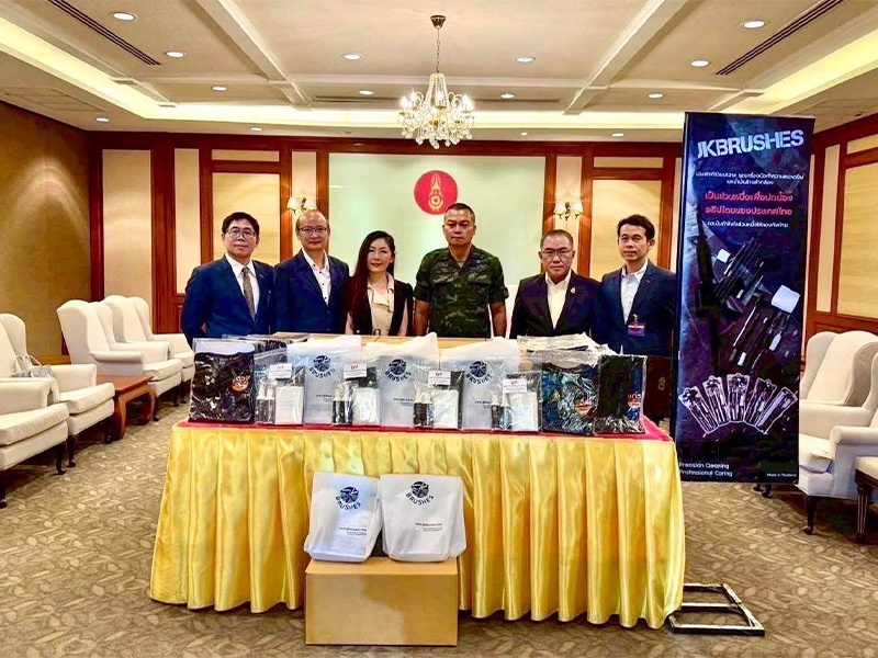 บริษัท จักรวัฒน์ นวการ จำกัด ส่งมอบชุดเครื่องมือทำความสะอาดปืน ให้แม่ทัพภาคที่ 2 เพื่อสนับสนุนการบำรุงรักษาอาวุธ